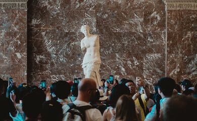 Открытие Лувра отложено на неопределенный срок