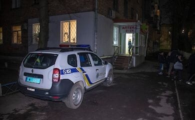 В Киеве грабитель в медицинской маске напал на аптеку