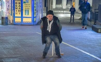 В столице парень бросался на прохожих с отверткой