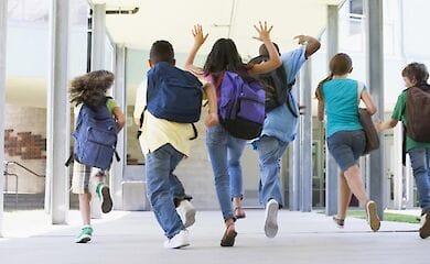 Весной школьников ждут каникулы и дополнительные выходные