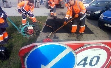 Киевавтодор активно ремонтирует тротуары в столице
