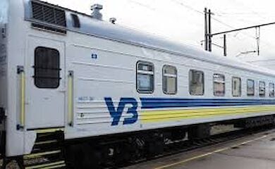 Полицейские сопровождают некоторые поезда "Укрзализныци"