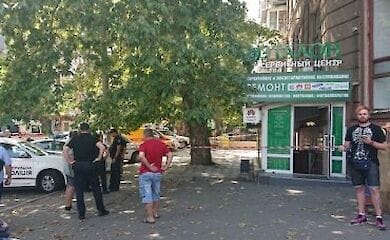 В Николаеве осудили женщину, которая "заминировала" сервисный центр, потому что тот долго ремонтировал ее ноутбук