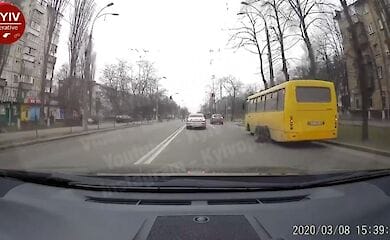 У Києві у маршрутки на ходу відвалилося колесо