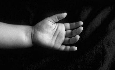 Під Києвом поблизу звалища знайшли мертве немовля