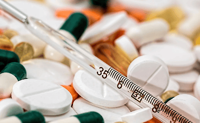 У дитини була підвищена температура, незначний нежить і біль у горлі