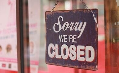 В Одесі та Львові закривають торговельні об'єкти