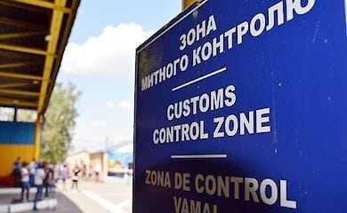 Таможня приостанавливает прием граждан 