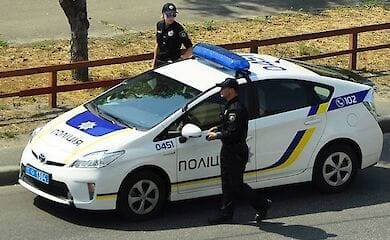 В Киеве полицейские словили пьяного работника СТО на чужой машине