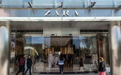 Компании будут производить халаты и маски