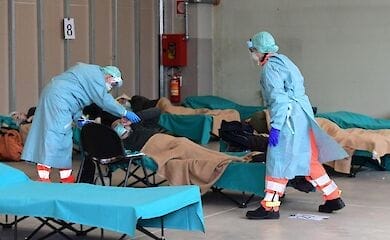 Смертность от коронавируса в Италии снижается два дня подряд