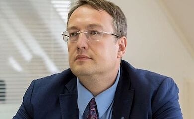 Полиция станет следить за украинцами через смартфоны