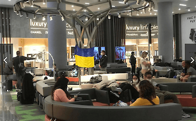 Украинских граждан в аэропорту Стамбула более сотни 