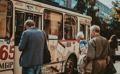 Киев передал 2,5 тыс. наборов первой необходимости малозащищенным