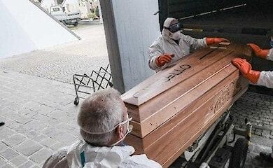 Число погибших от COVID-19 в Бергамо выше официальных данных, - СМИ