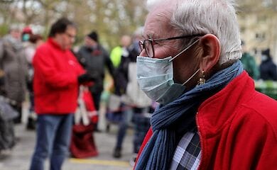 Эксперты просят особое внимание уделить старикам 