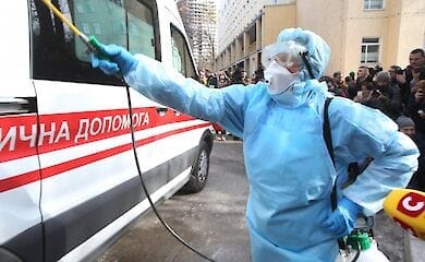 В Киеве более 10 бригад скорой ушли на самоизоляцию